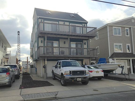 3rd image of 364 44th St #N