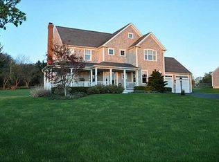 19 Paddock Ln, Middletown, RI 02842