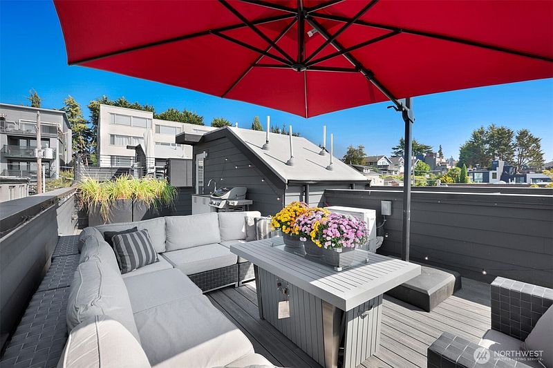 4th image of 2708 Franklin Avenue E #B