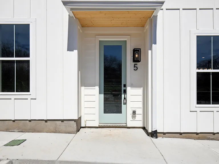 371 Archwood Dr — Photo 6