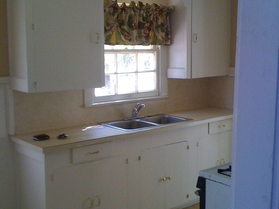 2nd image of 117 E Wichita St