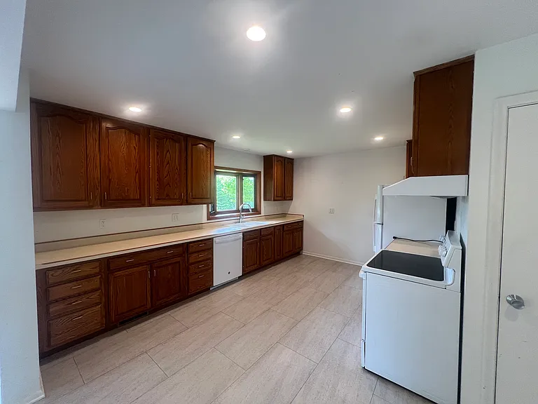 8507 Penn Cir — Photo 6