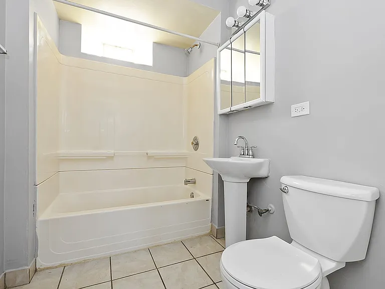 6200 S Albany Ave — Photo 10