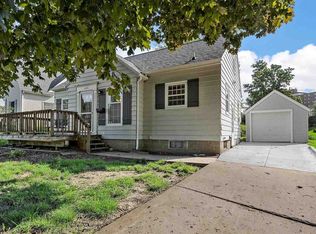 1240 Elmhurst Dr NE, Cedar Rapids, IA 52402