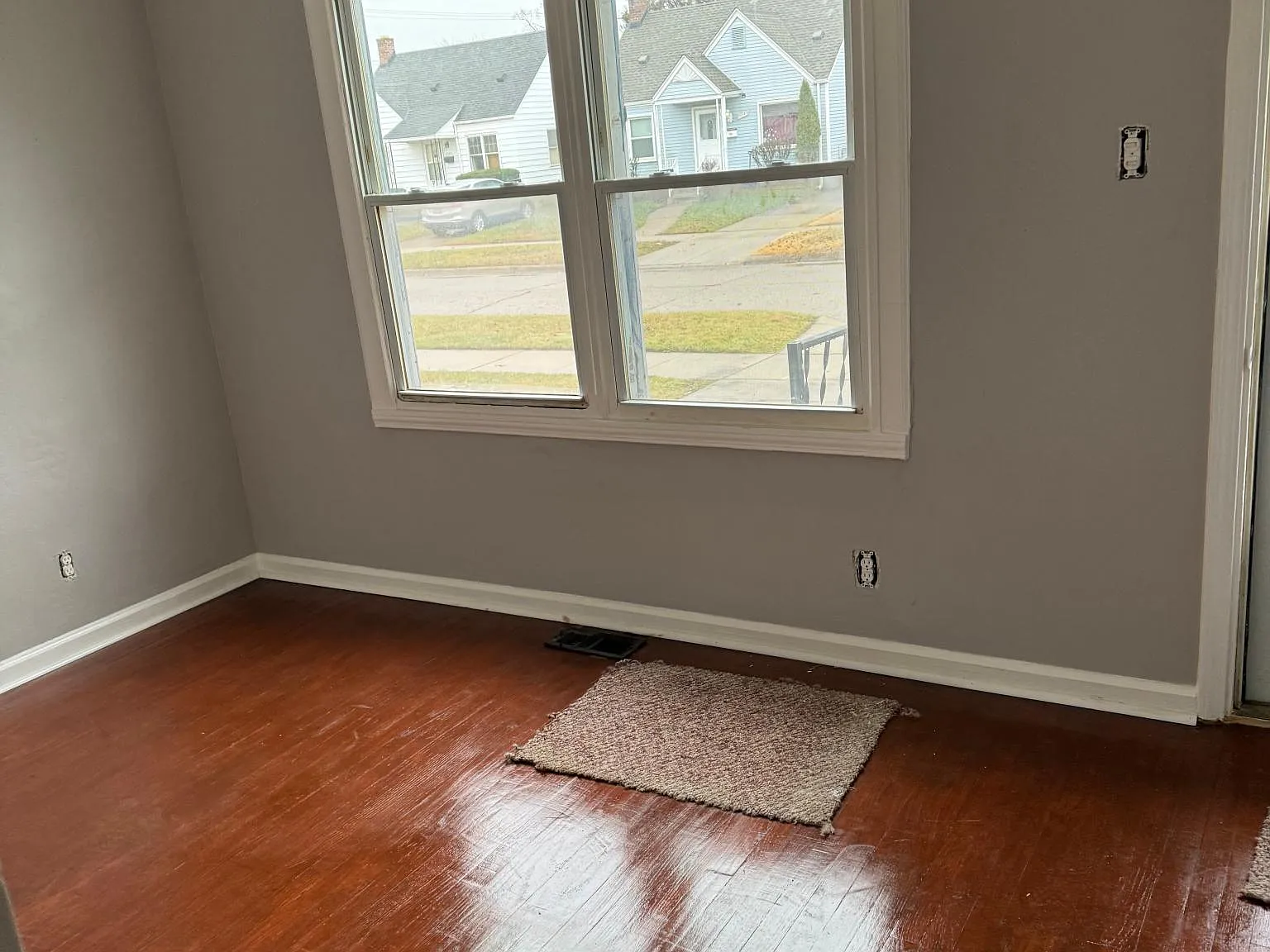 1 bed, 1200 sqft, $900 — Photo 1