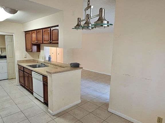 2nd image of 9877 Westview Dr #628R