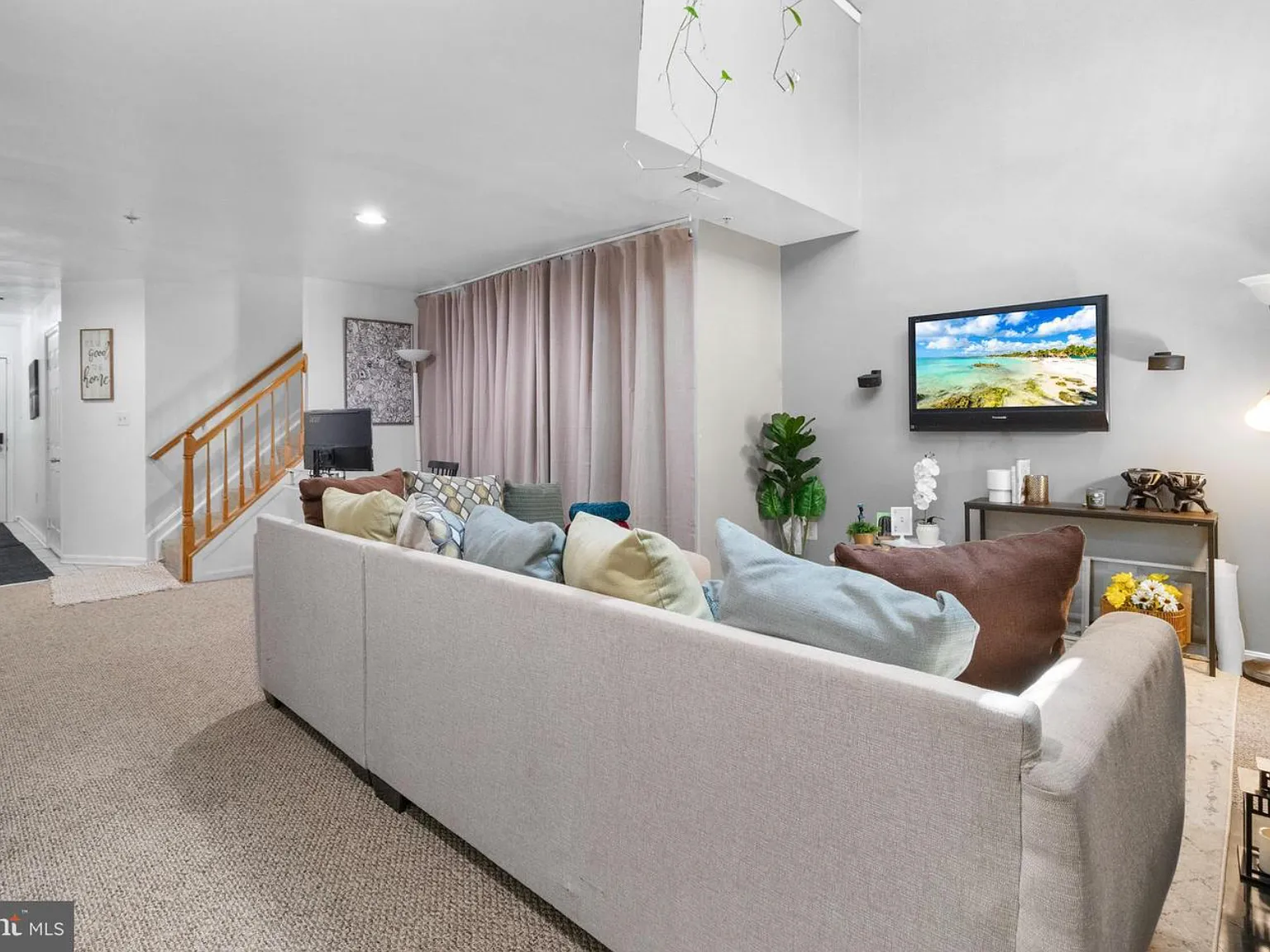 3 bed, 1952 sqft, $2,800 — Photo 3