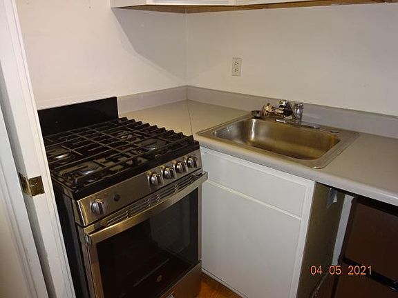 5th image of 1940 Jefferson St #A
