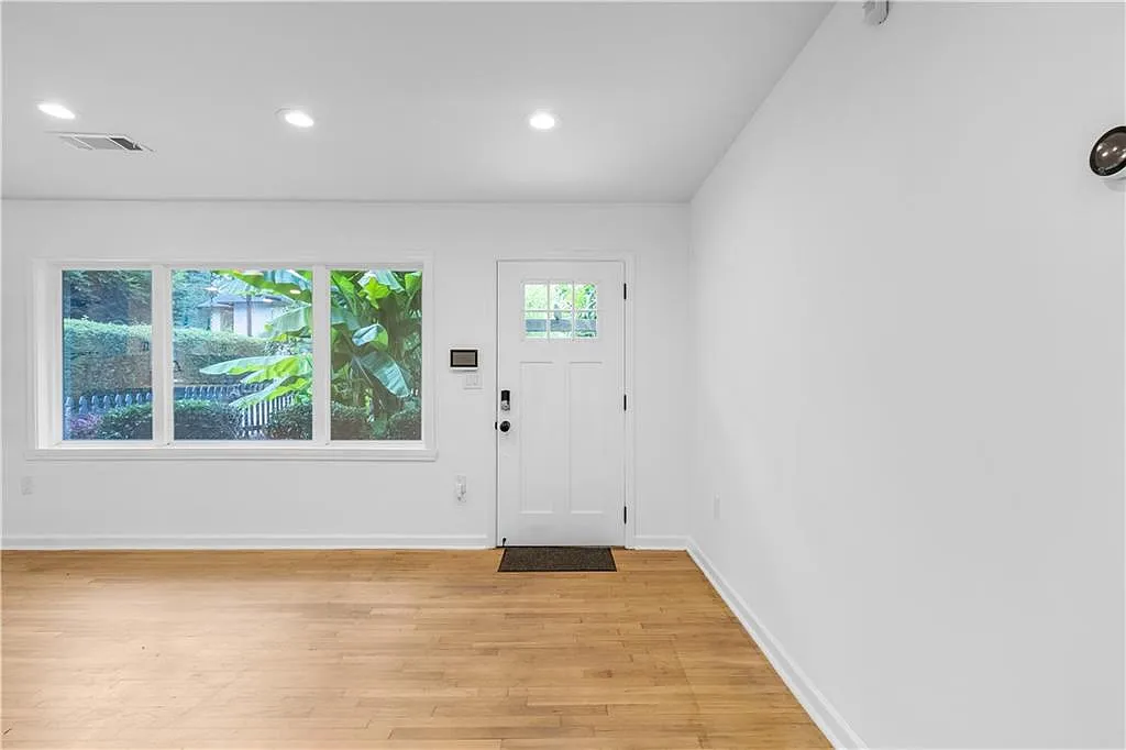 4 bed, 2.0 bath, 1274 sqft, $2,650 — Photo 4