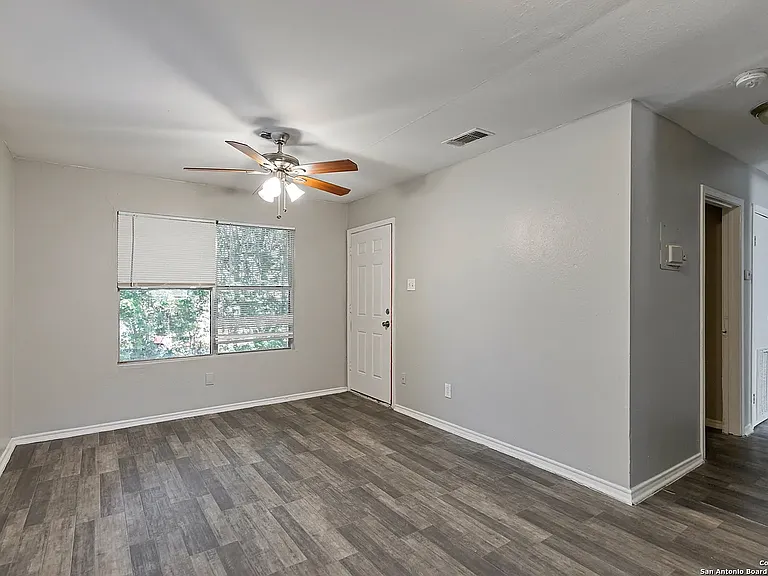 1655 Amanda St — Photo 1