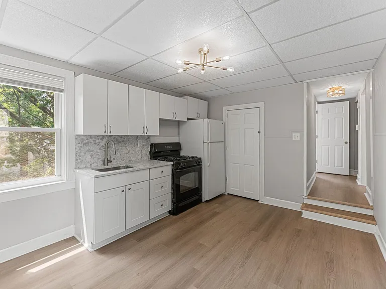 858 Market St — Photo 2