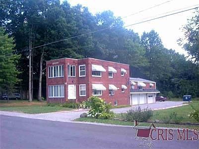 2nd image of 405 Quincy Ave