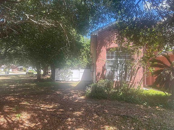 2nd image of 200 Sugar Plum Dr