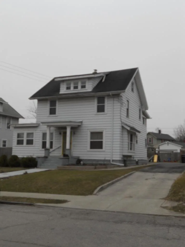 291 Marion Ave photo 1