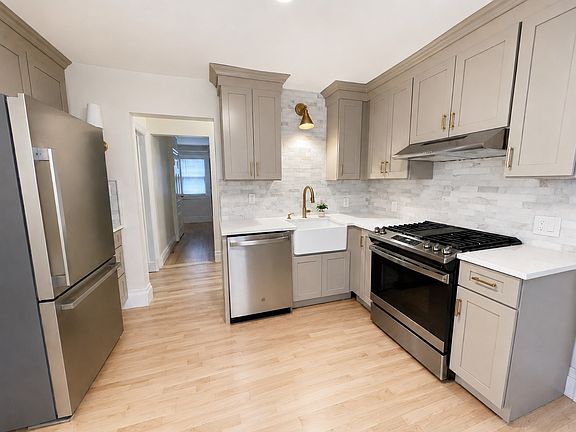 2nd image of 119 Caroline St #2B