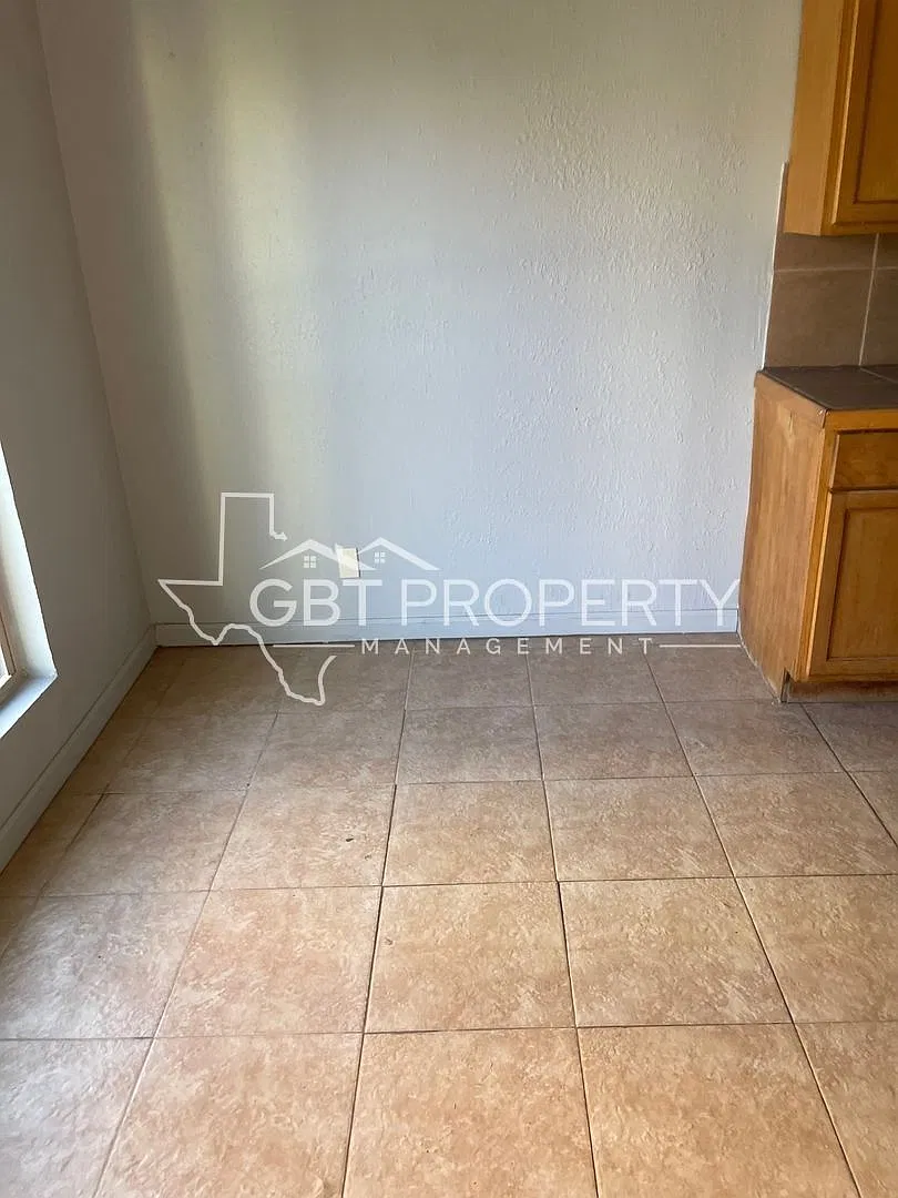 APT02-COLEMAN — Photo 4