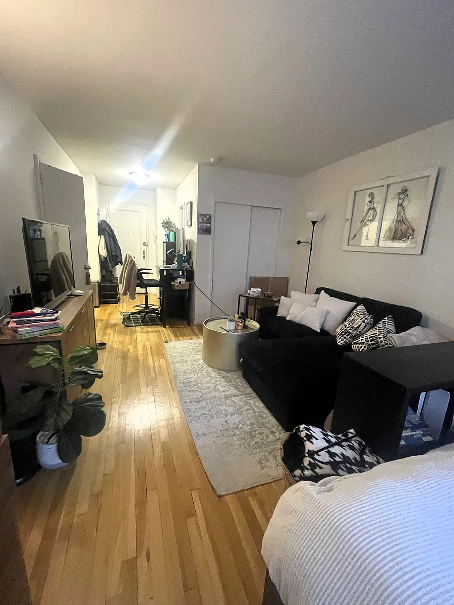 Building Photo - 416 E 85th St #3C