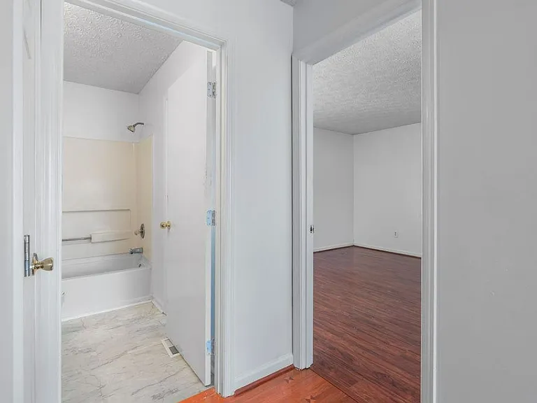 8228 Wynewood Ct — Photo 16