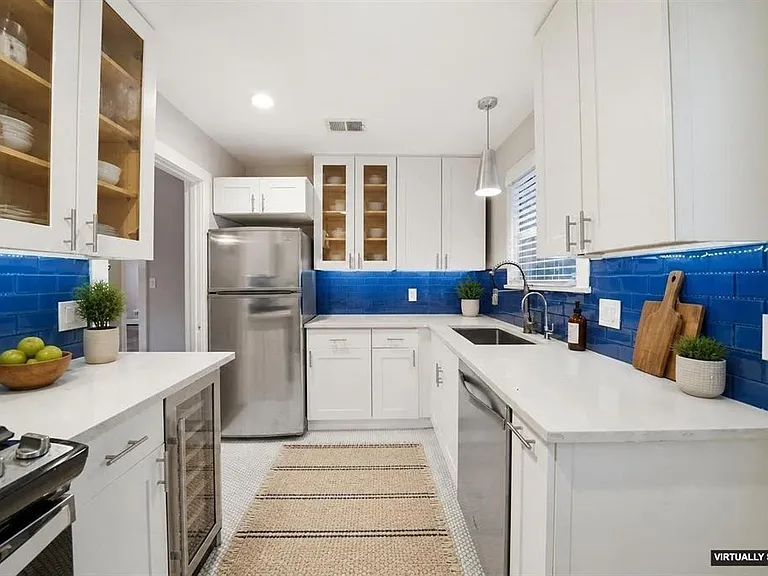 9504 N Creek Dr — Photo 2