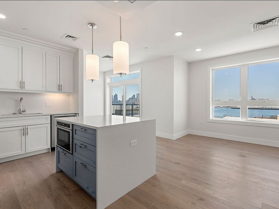 1st image of 301 Border St #610