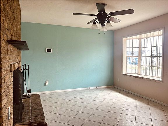 5th image of 124 Jeanne Dr