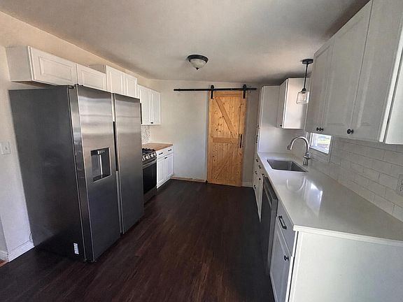 5th image of 1098 Wayne Rd