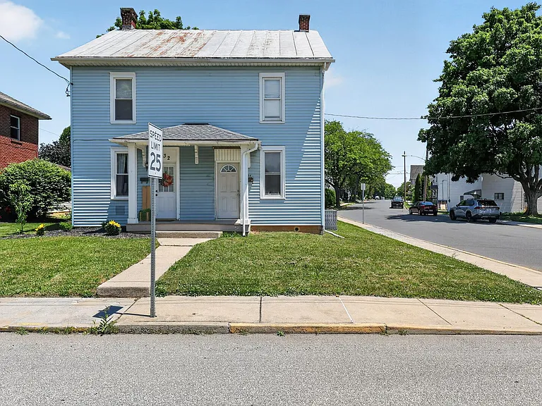 334 S Railroad St — Photo 2