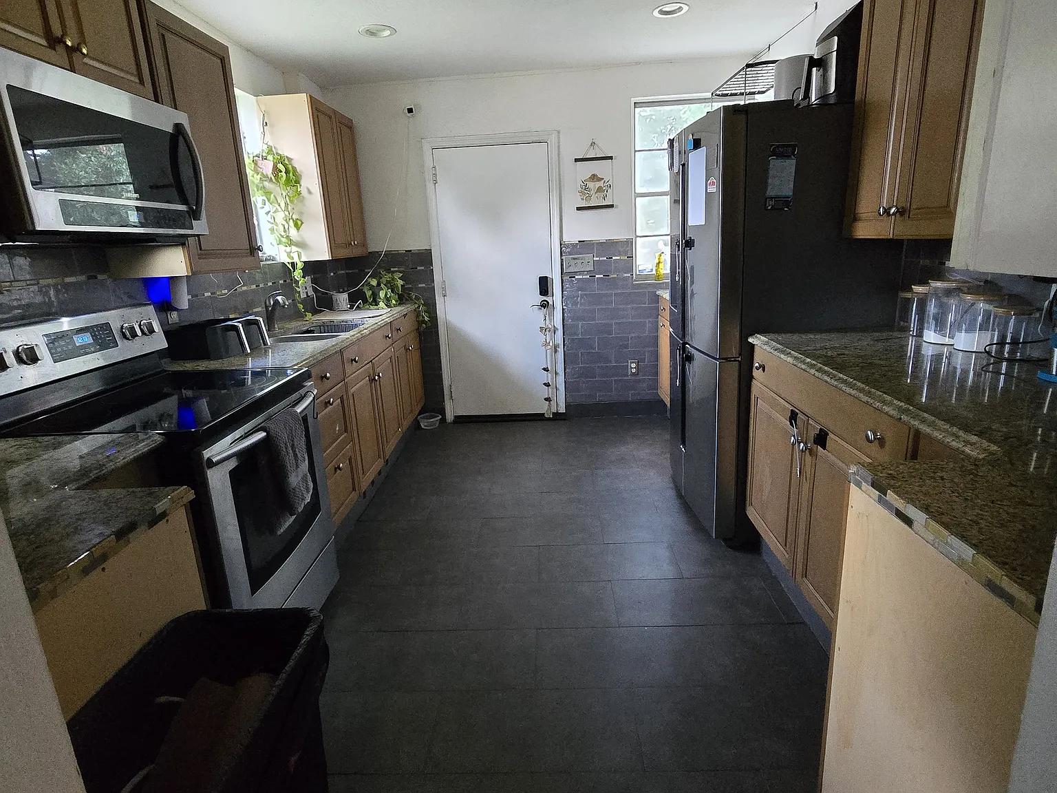 1211 W 10th St — Photo 1