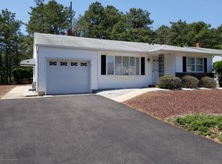 7 Brookfield Ct, Toms River, NJ