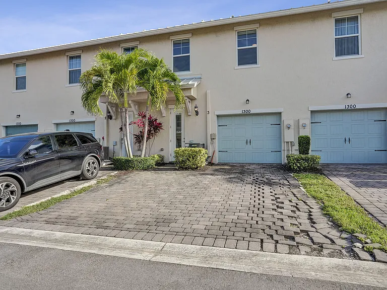 1300 Eucalyptus Dr #3 — Photo 20