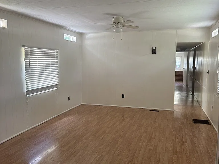 957 W Independence St #24 — Photo 2