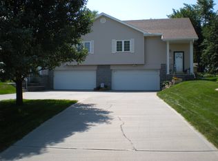 9217 Blondo St, Omaha, NE 68134