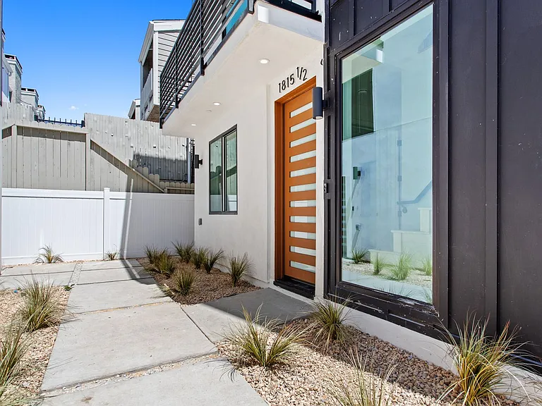 1815 Barry Ave — Photo 28
