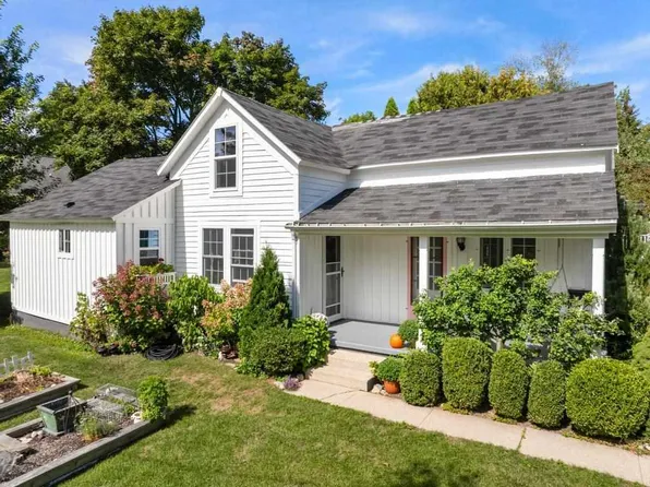 465 State St, Harbor Springs, MI 49740