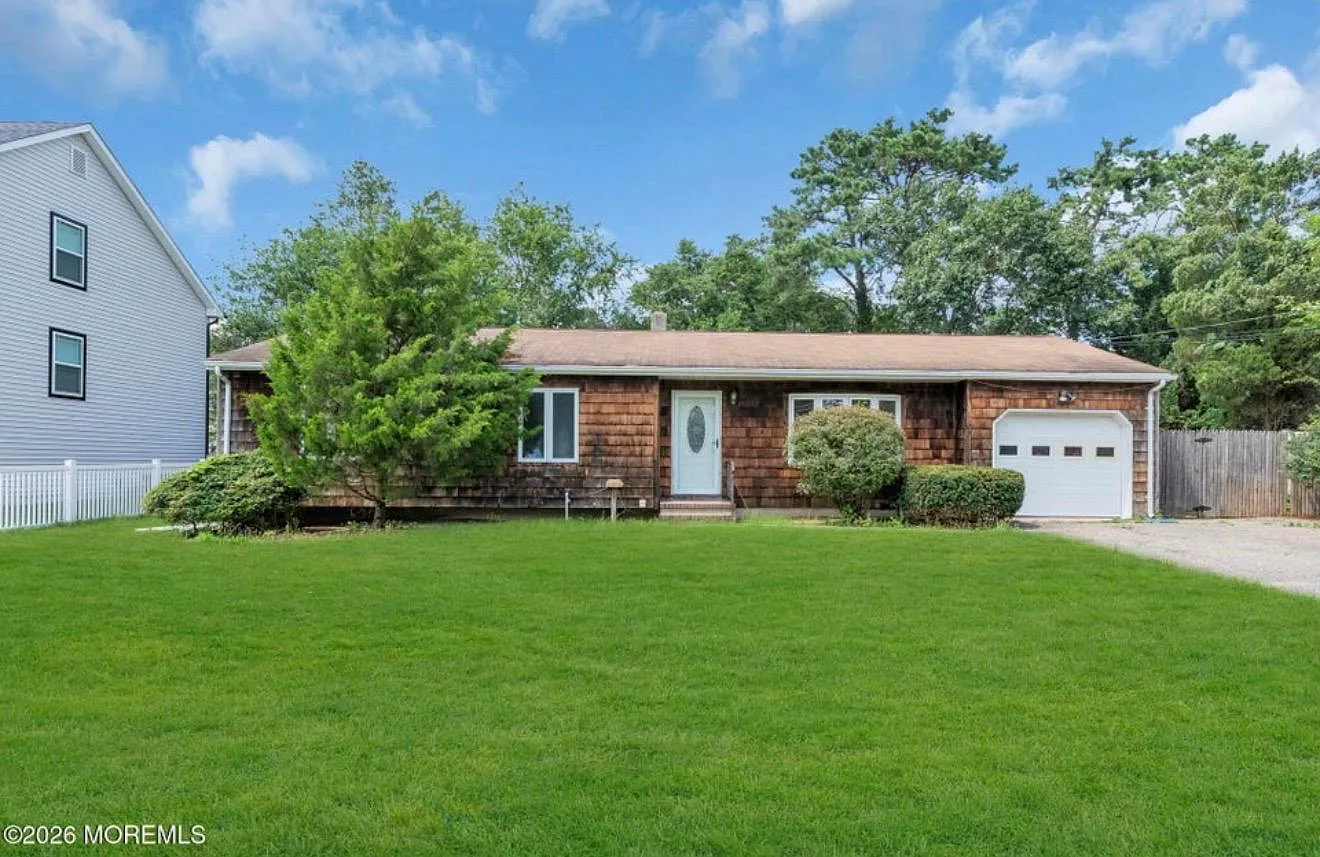 3 bed, 1226 sqft, $3,000 — Photo 1