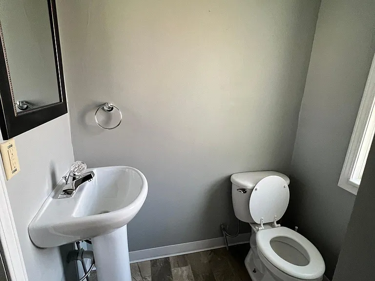 512 Phelps St — Photo 10