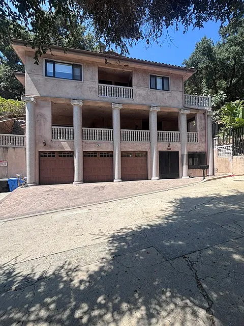3662 Cadman Dr