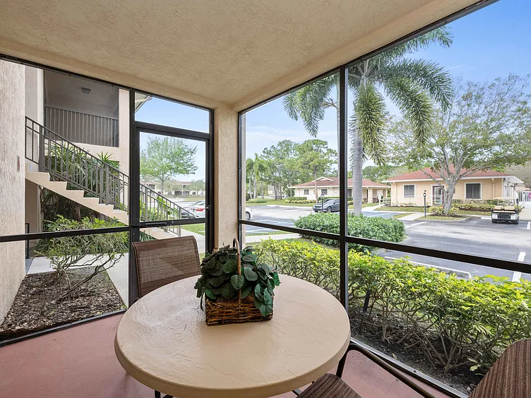 10X Harbour Palms — Photo 44