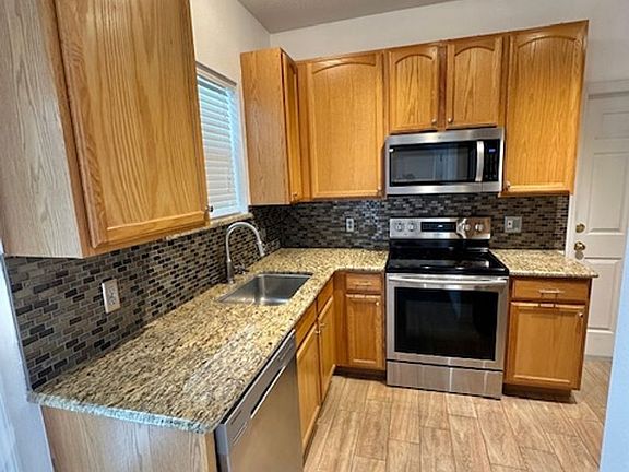 5th image of 13181 Center Square Dr