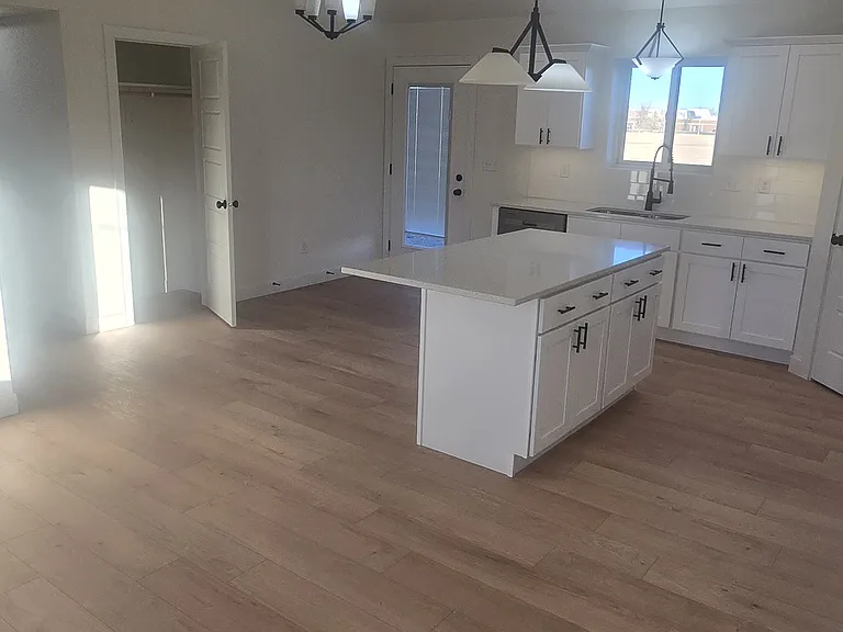 652 Eagle Ct — Photo 7