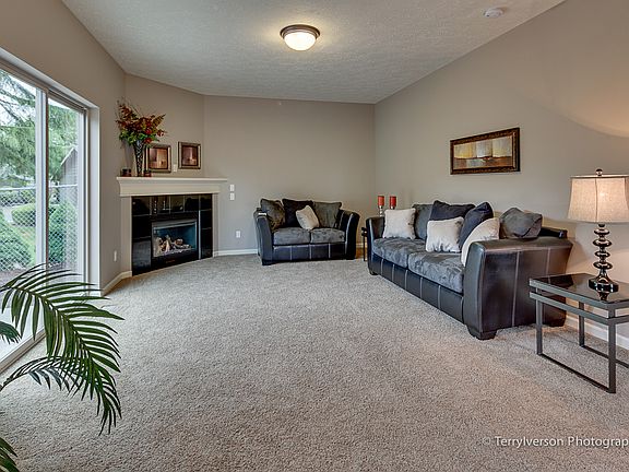 Photos of similar product. Not actual home.