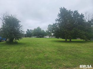 433 11th Pl, Camanche, IA 52730