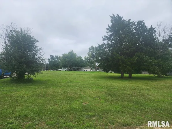 433 11th Pl, Camanche, IA 52730