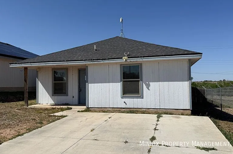 4319 E 61st St — Photo 2