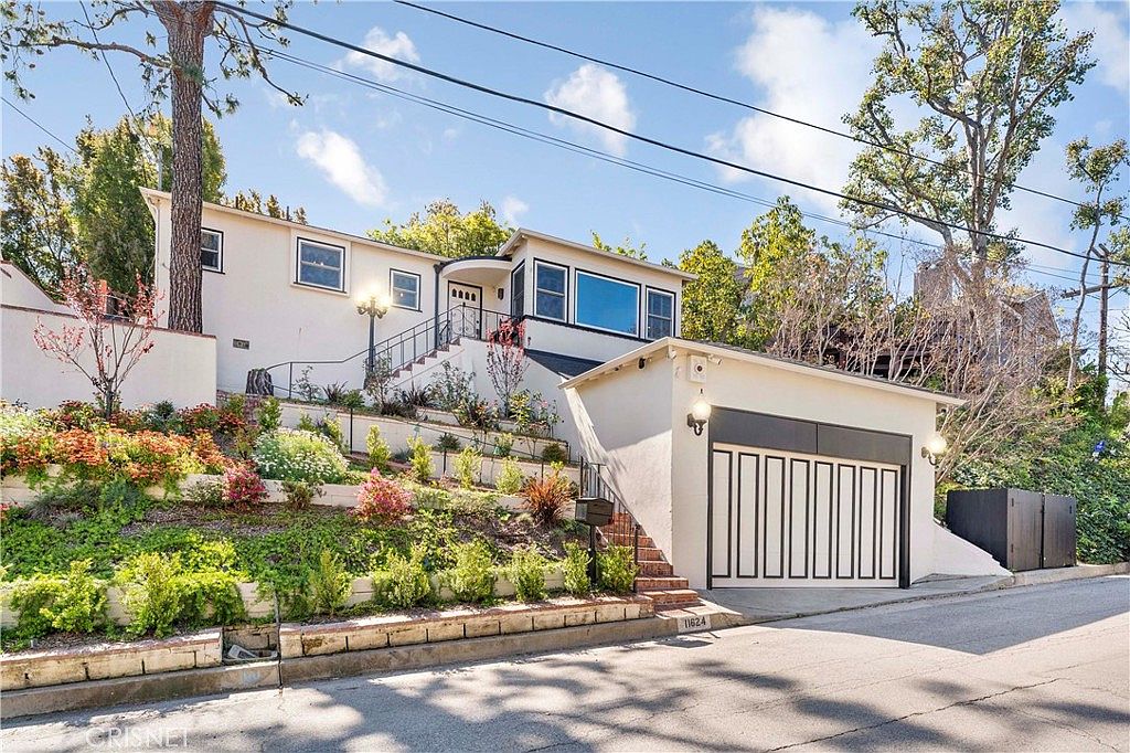 11624 Sunshine Ter, Studio City, CA 91604 | MLS #SR23046448 | Zillow