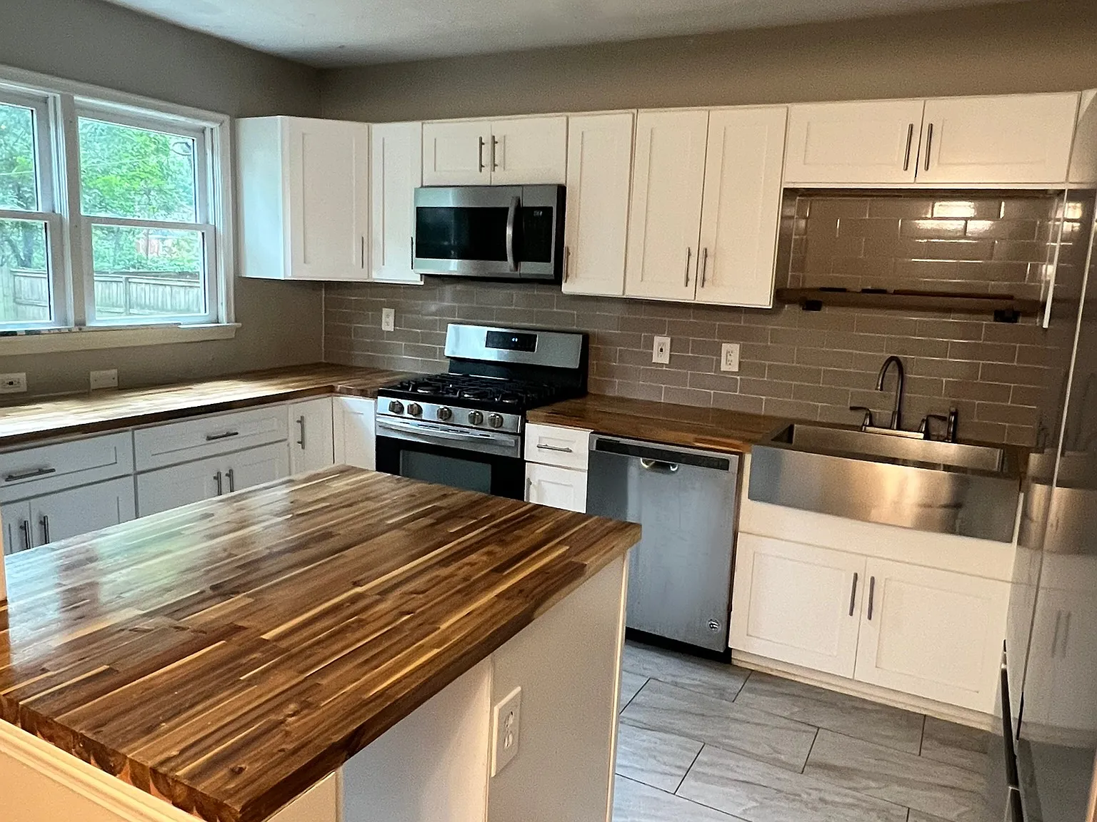 2 bed, 1000 sqft, $1,350 — Photo 4