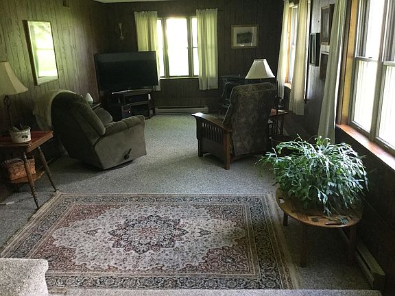 4th image of 137 College Ave