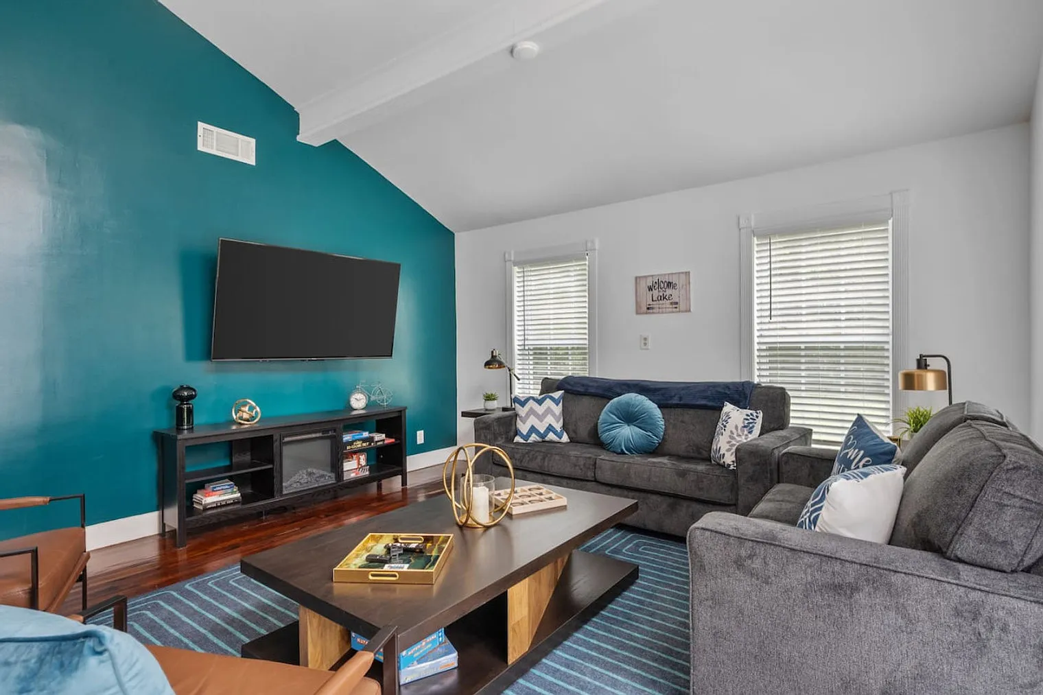 3 bed, 2.0 bath, 1345 sqft, $4,034 — Photo 4