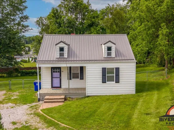 19 Victory Heights Dr NW, Christiansburg, VA 24073