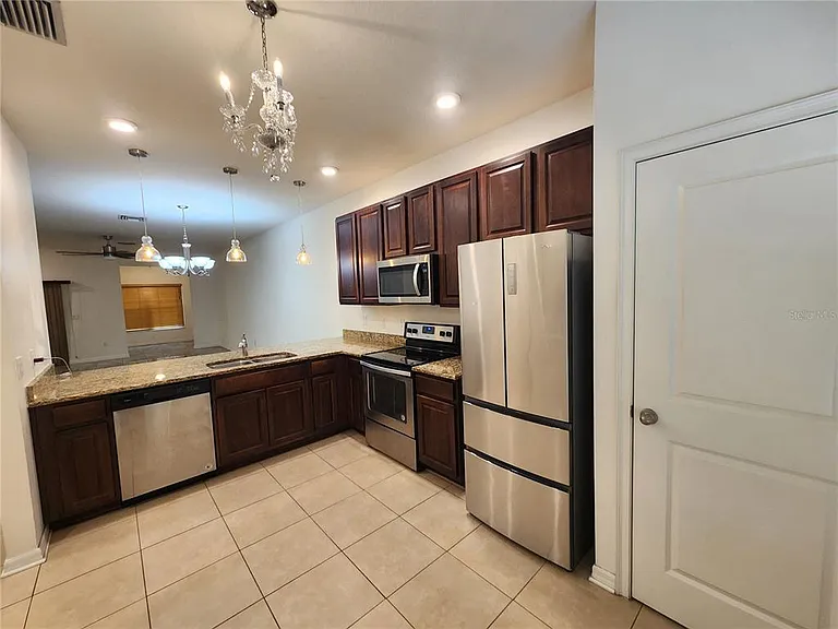 1112 Hillhurst Dr — Photo 6